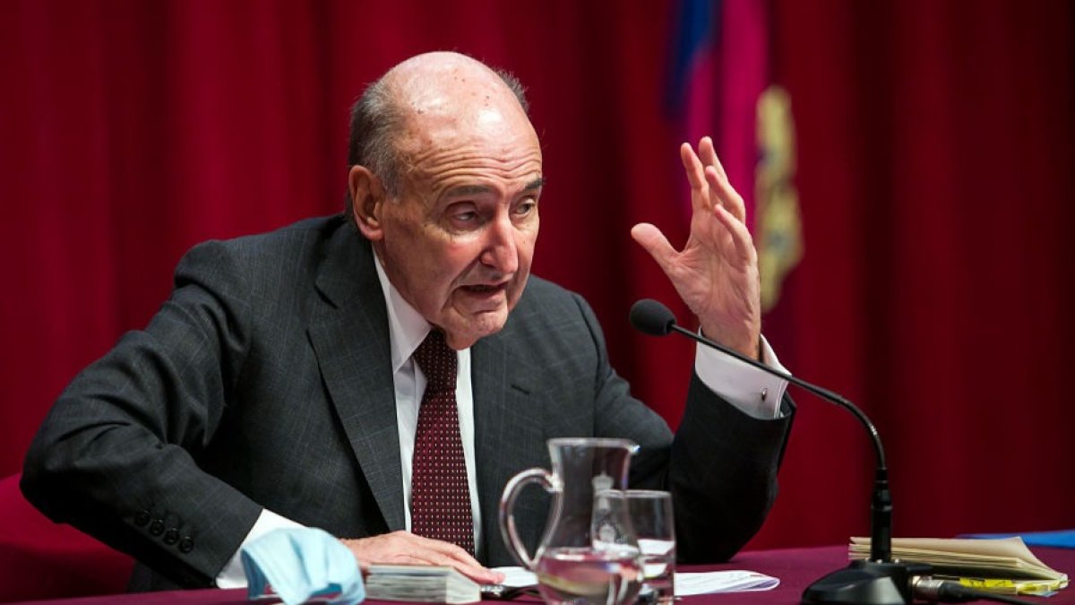 Miquel Roca, padre de la Constitución, en la Cátedra Monarquía Parlamentaria de la UBU. TOMÁS ALONSO