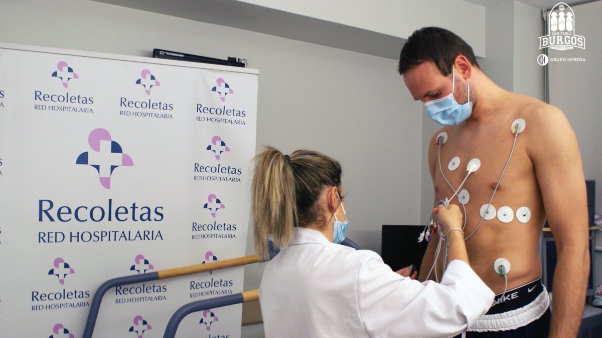 Kacinas, durante el reconocimiento médico en Recoletas. SPB / C. MÉNDEZ