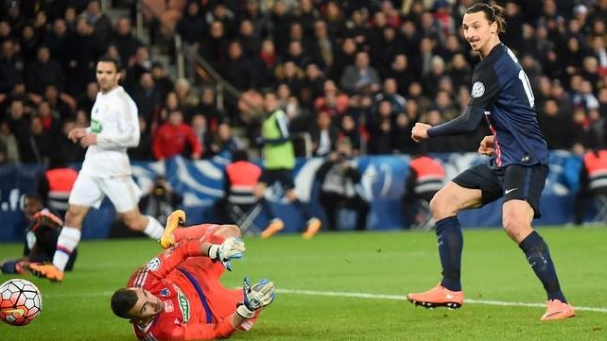 Ibrahimovic fue el gran protagonista del duelo.-EFE / CHRISTOPHE PETIT
