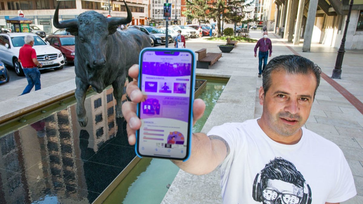 Gustavo Calvo, gerente de Artistas & Orquestas, presenta una nueva aplicación para control de aforos en el sector del espectáculo. TOMÁS ALONSO