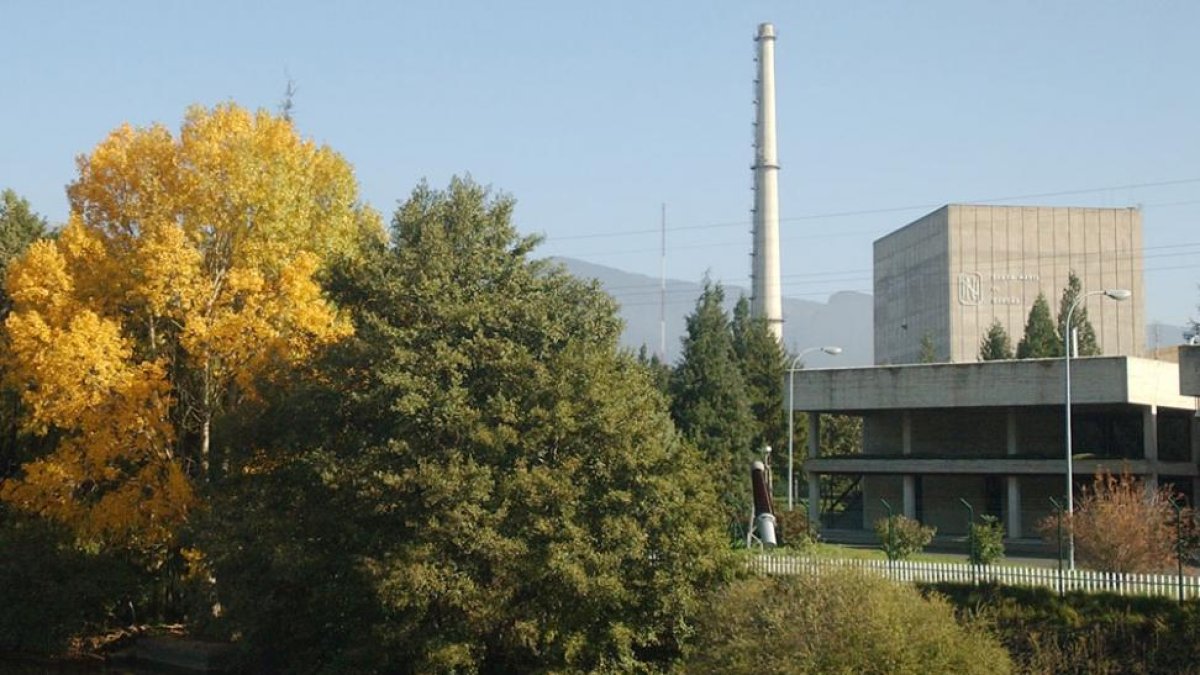 Imagen exterior de la central nuclear de Santa María de Garoña.-ISRAEL L. MURILLO