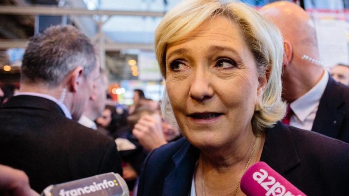 Marine Le Pen, en una feria de agricultura en París, el 28 de febrero.-AURELIEN MORISSARD