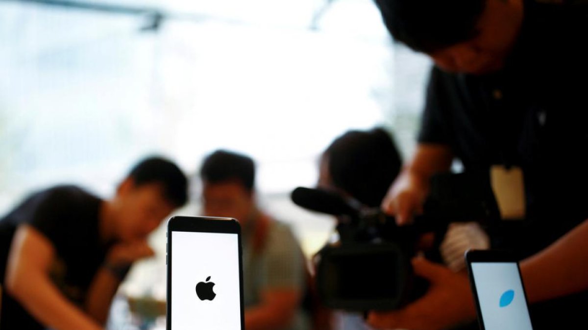Imagen del iPhone 7 en una tienda de Apple de Pequín.-THOMAS PETER