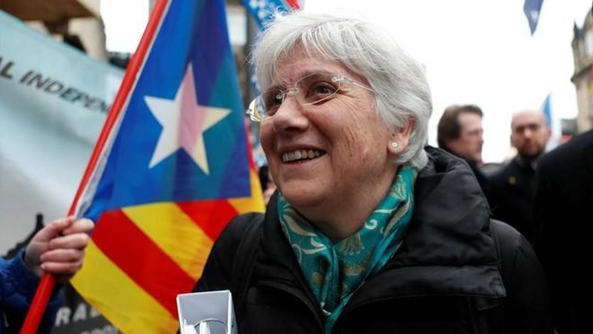 Ponsatí, llegando a un juzgado de Escocia, en abril del 2018.-RUSSELL CHEYNE