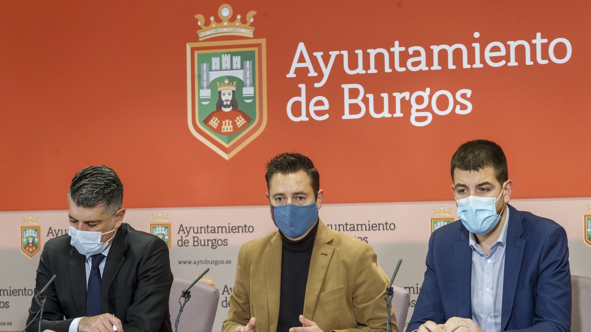 Vicente Marañón, Daniel de la Rosa y David Jurado durante la presentación del presupuesto de 2022. SANTI OTERO