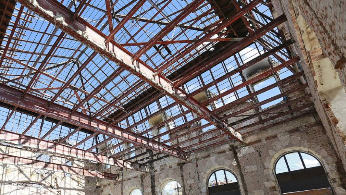 La estación sigue con las obras de remodelación.-ISRAEL L. MURILLO