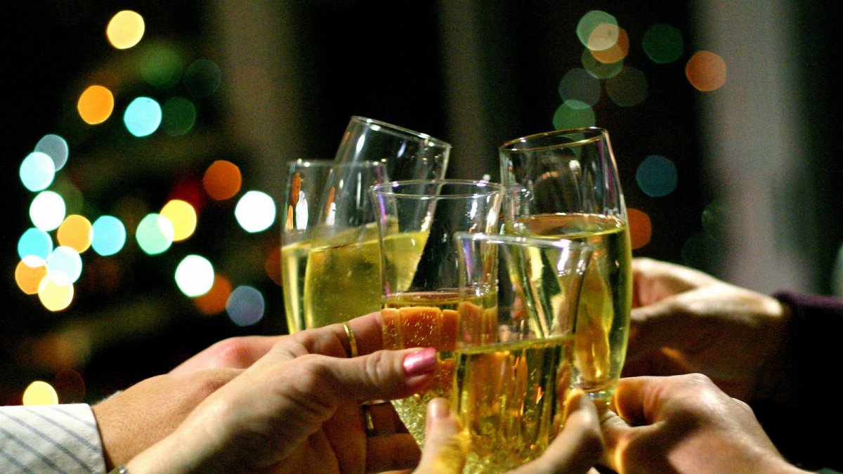 Los restaurantes están «a tope» para este mes de diciembre con las celebraciones de Navidad. ECB
