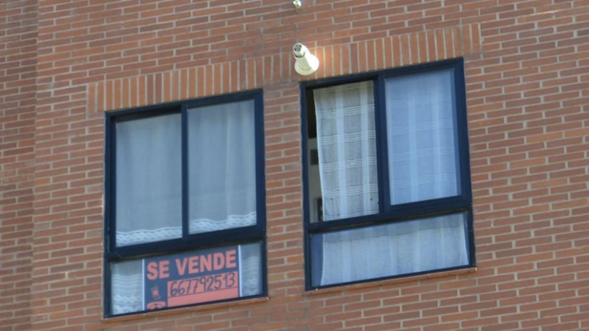 La vivienda con más de cinco años ha registrado precios en la capital por valor de 1.199 euros.-RAÚL G. OCHOA