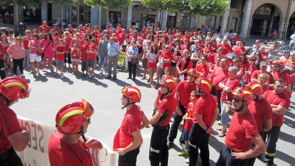 Los bomberos llevan desde mayo sin cobrar horas extras.-L. V.