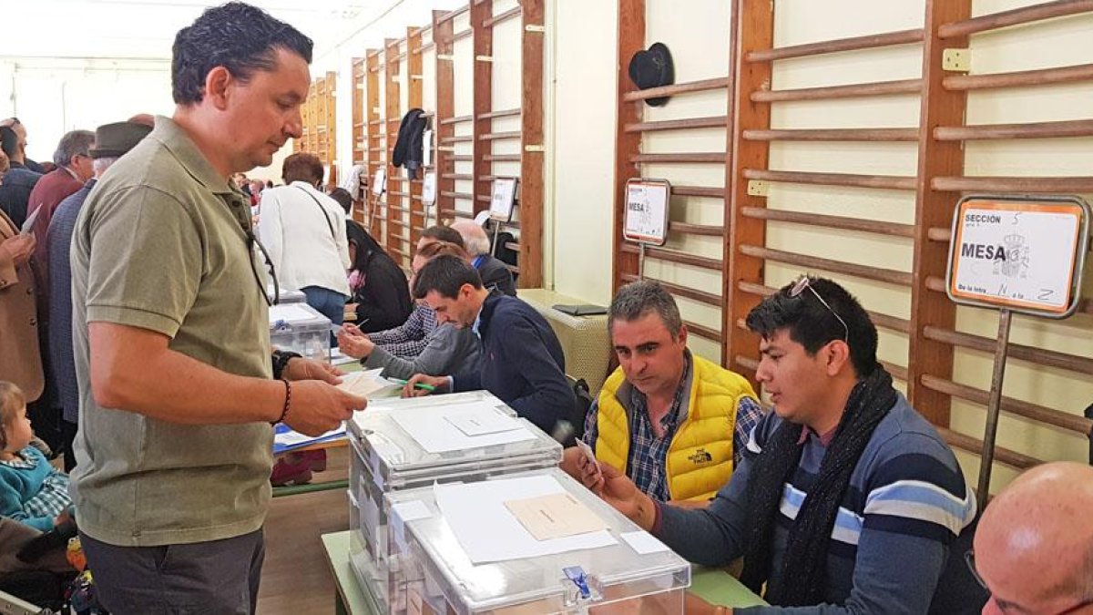 La participación de los arandinos en los comicios de este domingo llegó al 77%.-L. V.