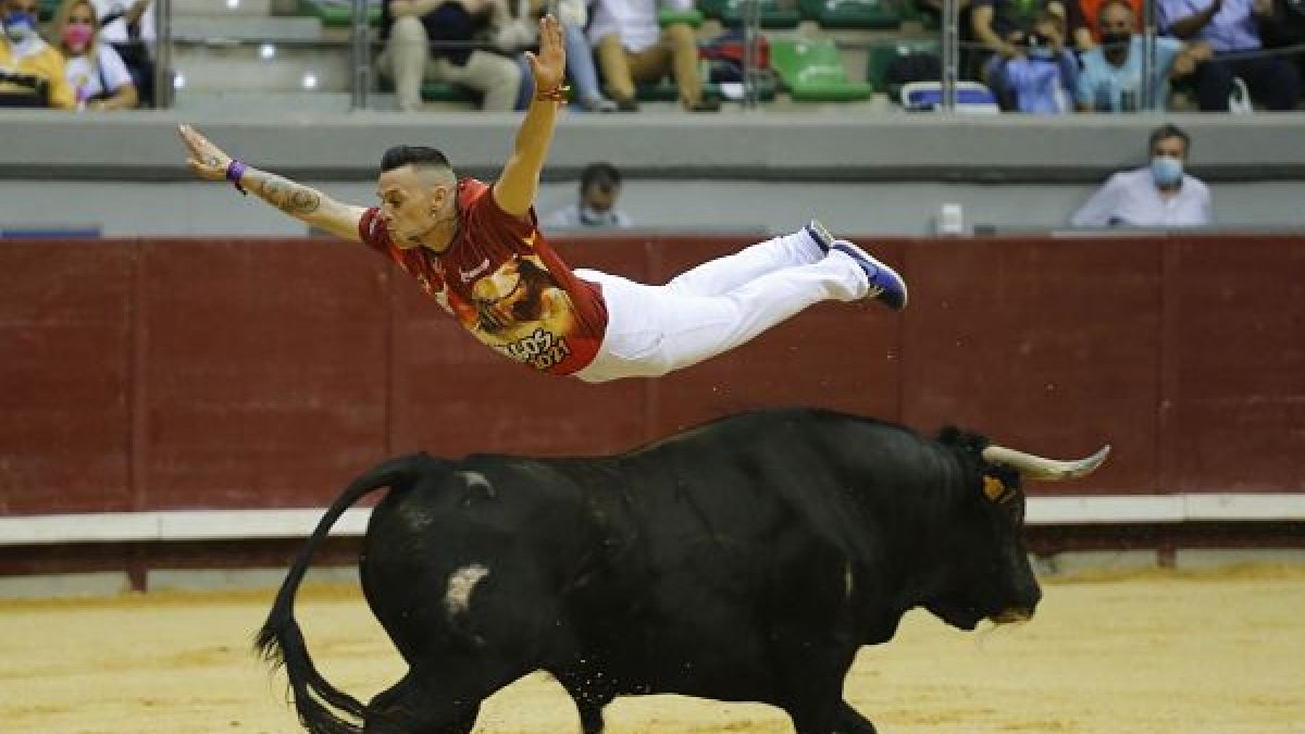 Concurso de recortadores en el Coliseum como preludio de la feria taurina. SANTI OTERO