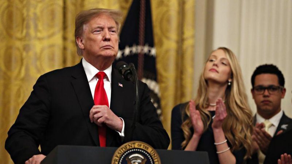 Trump considera que los estudiantes estadounidenses de ideología conservadora están, dijo, bajo asedio.-AP