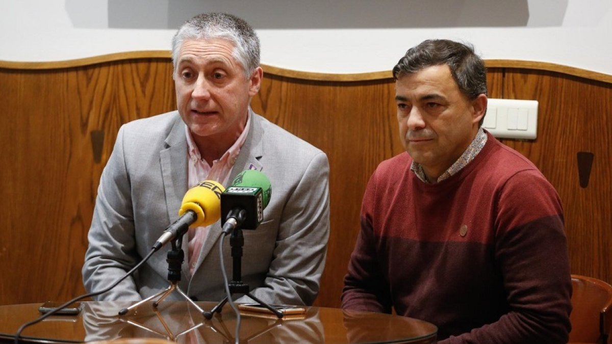 Domingo Hernández Araico y Juan José Asensio presentan la candidatura conjunta del PCAS-TC y España Vaciada en Burgos. SANTI OTERO