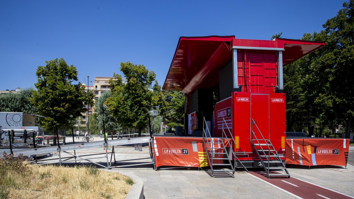 Imagen del escenario instalado por la organización de la Vuelta a España. SANTI OTERO