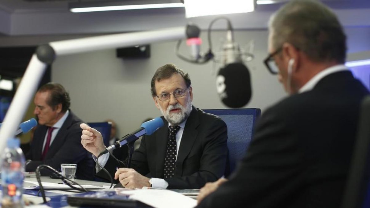 Mariano Rajoy entrevistado en la COPE.-/ DIEGO CRESPO