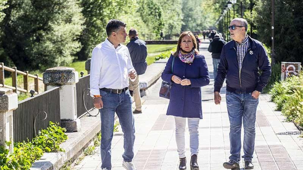 Vicente Marañón, Rosario Pérez Pardo y Julio Rodríguez-Vigil.-SANTI OTERO