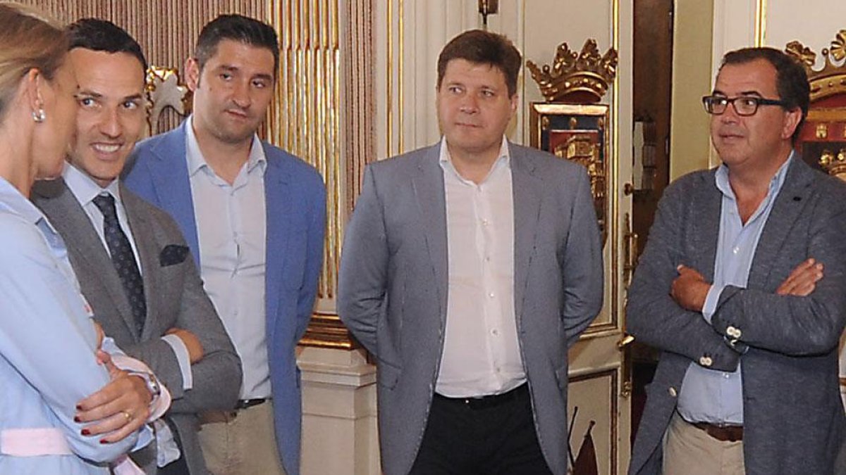Félix Sancho, Albano Martínez,Nacho Martínez y EduardoOrtiz, durante un acto oficial.-ISRAEL L. MURILLO