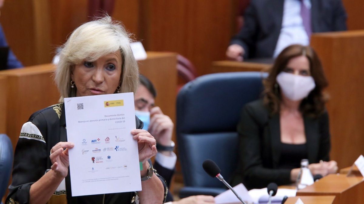 La consejera de Sanidad, Verónica Casado, en el Pleno de las Cortes.- ICAL.
