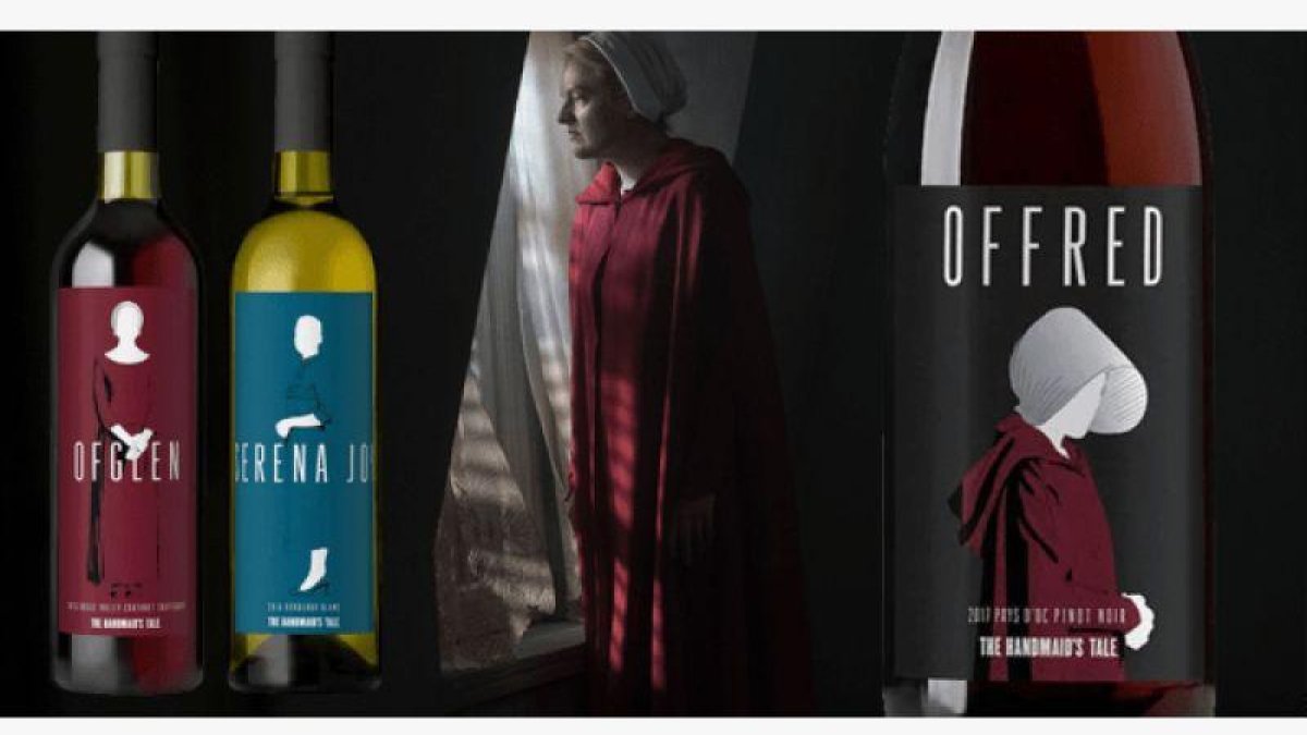 Imagen de las botellas de vino de la serie El cuento de la criada que han sido retiradas.-EL PERIÓDICO