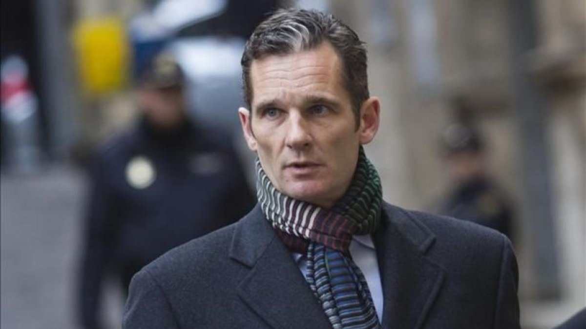 Iñaki Urdangarin, en el 2013 en Palma de Mallorca, camino del juzgado que investigó el caso Nóos.-/ JAIME REINA (AFP)