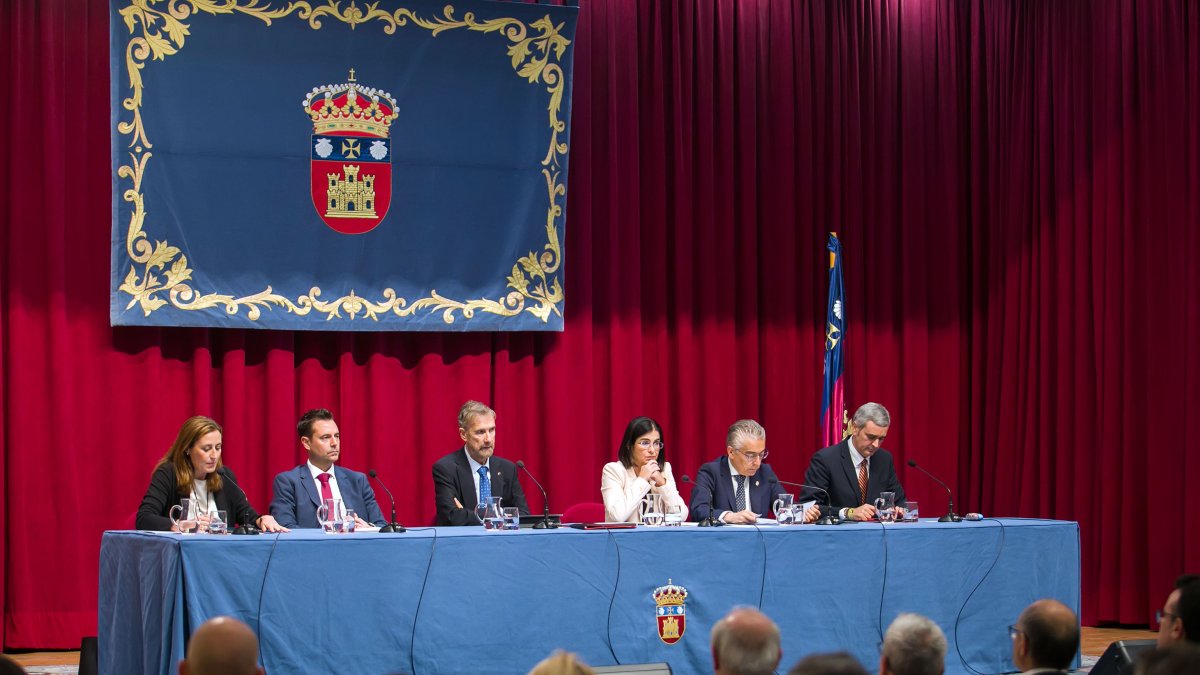 La ministra de Sanidad, Carolina Darias, inauguró el curso de verano de la UBU sobre 'Enfermedades infecciosas y salud global'. TOMÁS ALONSO