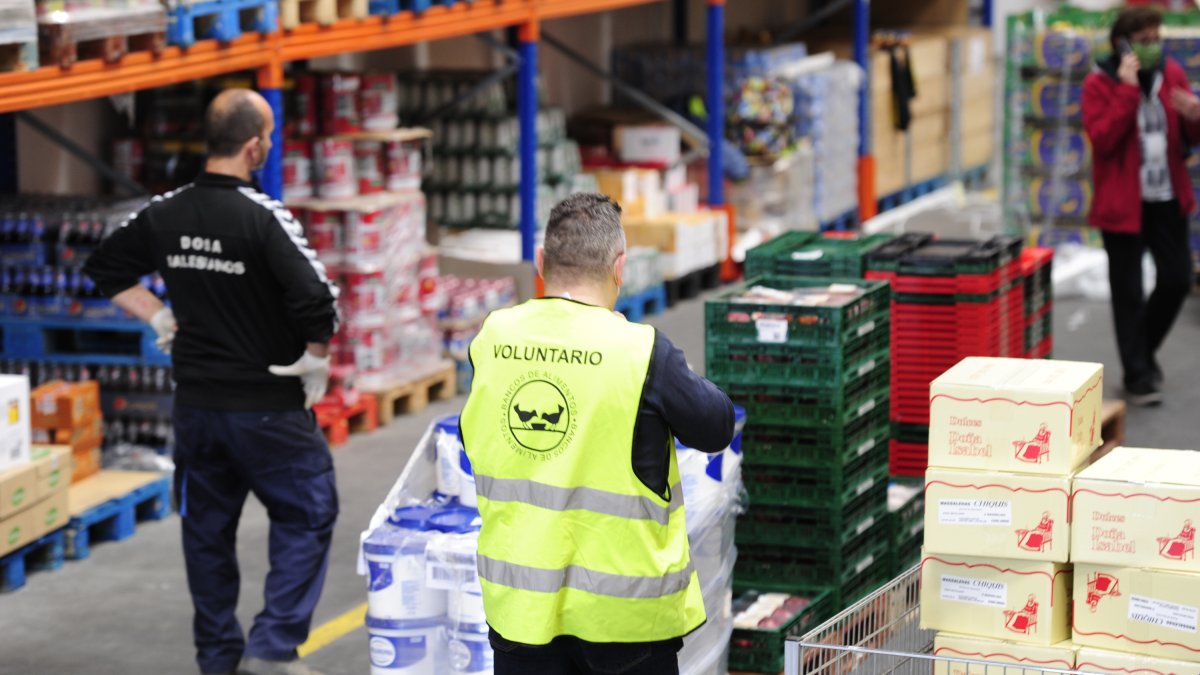 Las ayudas de alimentos y productos de primera necesidad y las aportaciones económicas, ayudas mas concedidas a familias vulnerables. ECB