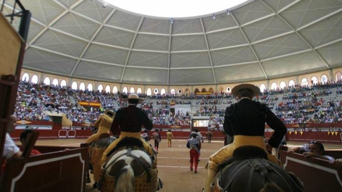 La plaza de toros de Aranda durante un festejo.