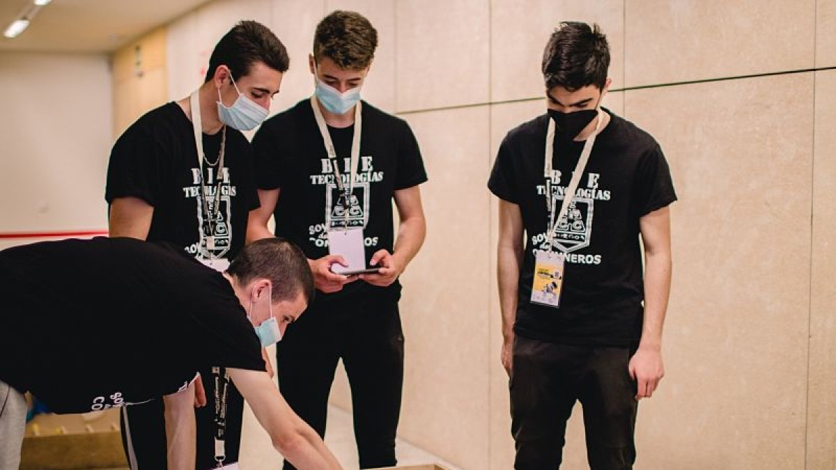 El equipo Maradonix, del centro IES Comuneros de Castilla de Burgos. ECB