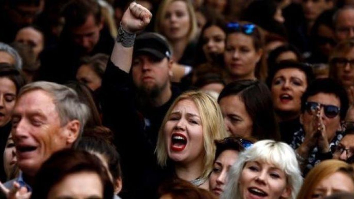 Protesta de mujeres polacas contra el proyecto de ley para prohibir el aborto.-REUTERS / KACPER PEMPEL