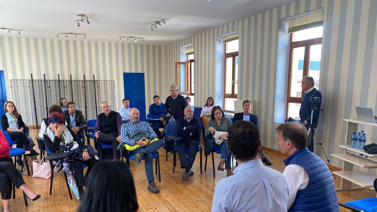 Imagen del I Encuentro Provincial de Comisiones de Estudio del PP celebrado en Villarcayo. ECB