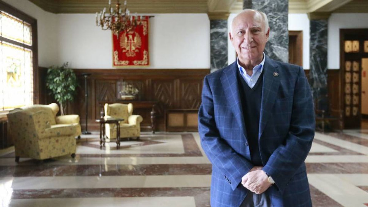 Ali Prados posa en el vestíbulo de la residencia logística militar.-RAÚL G. OCHOA