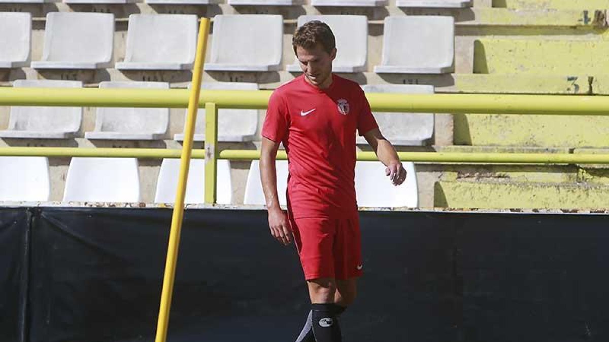 Jagoba Beobide se ejercitó ayer por vez primera con el resto de jugadores de la plantilla.-Raúl G. Ochoa