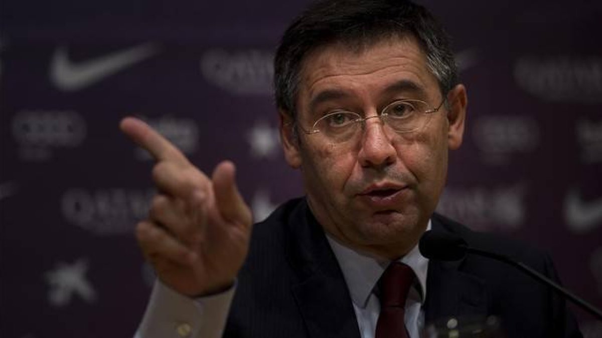 El presidente del Barça, Josep Maria Bartomeu, en una rueda de prensa.-Foto: JORDI COTRINA