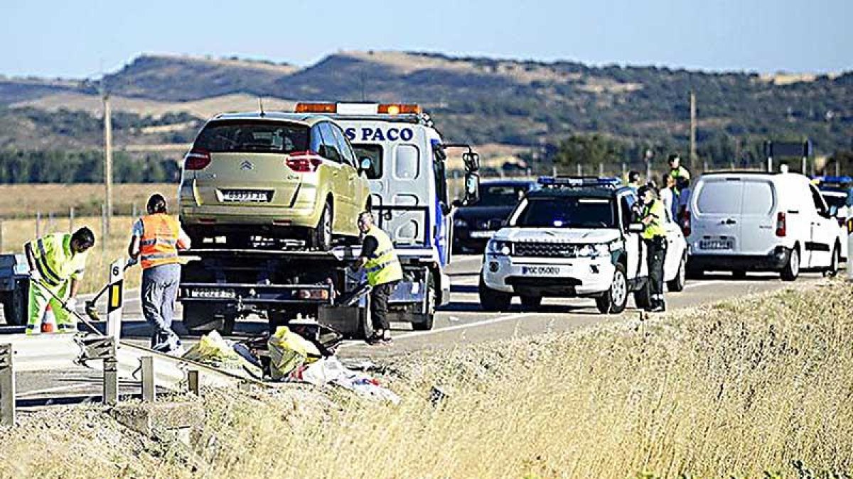 Imagen del accidente registrado el pasado 22 de agosto en la carretera de Soria en el que fallecieron tres personas.-ICAL
