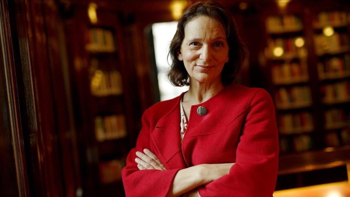 La cofundadora de Podemos, Carolina Bescansa, en la biblioteca del Congreso.-JOSÉ LUIS ROCA