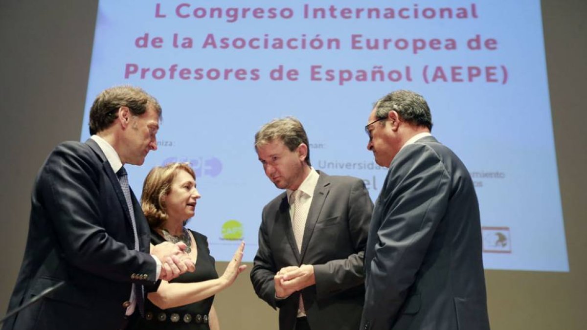 Barahona, Lacalle, Celma y Fernández Mardomingo charlan en la inauguración del congreso.-RAÚL OCHOA