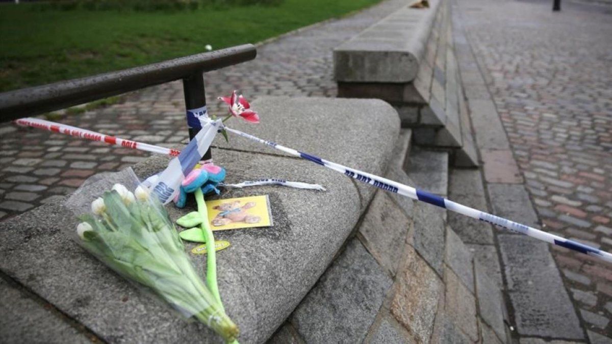 Tributo floral a las víctimas, en Londres.-AFP