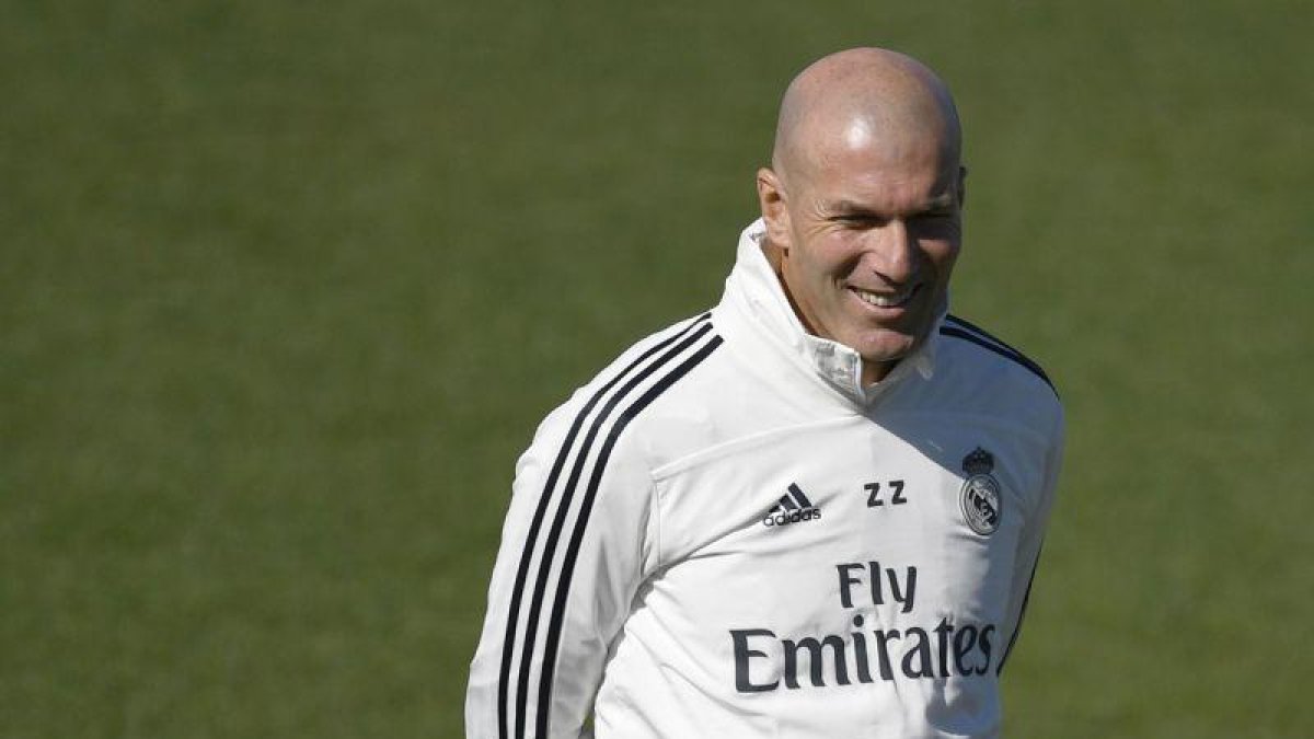 Zidane, nuevo técnico del Madrid, durante el entrenamiento de este viernes.-AFP