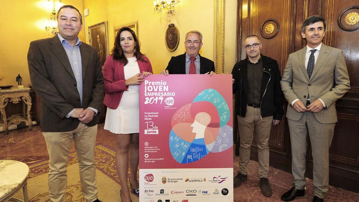 (De izq.a dch), José Antonio Antón, Sara Barriuso, Ángel Carretón, Alfredo Ojeda y Francisco Javier Cuasante.-I. L. M.