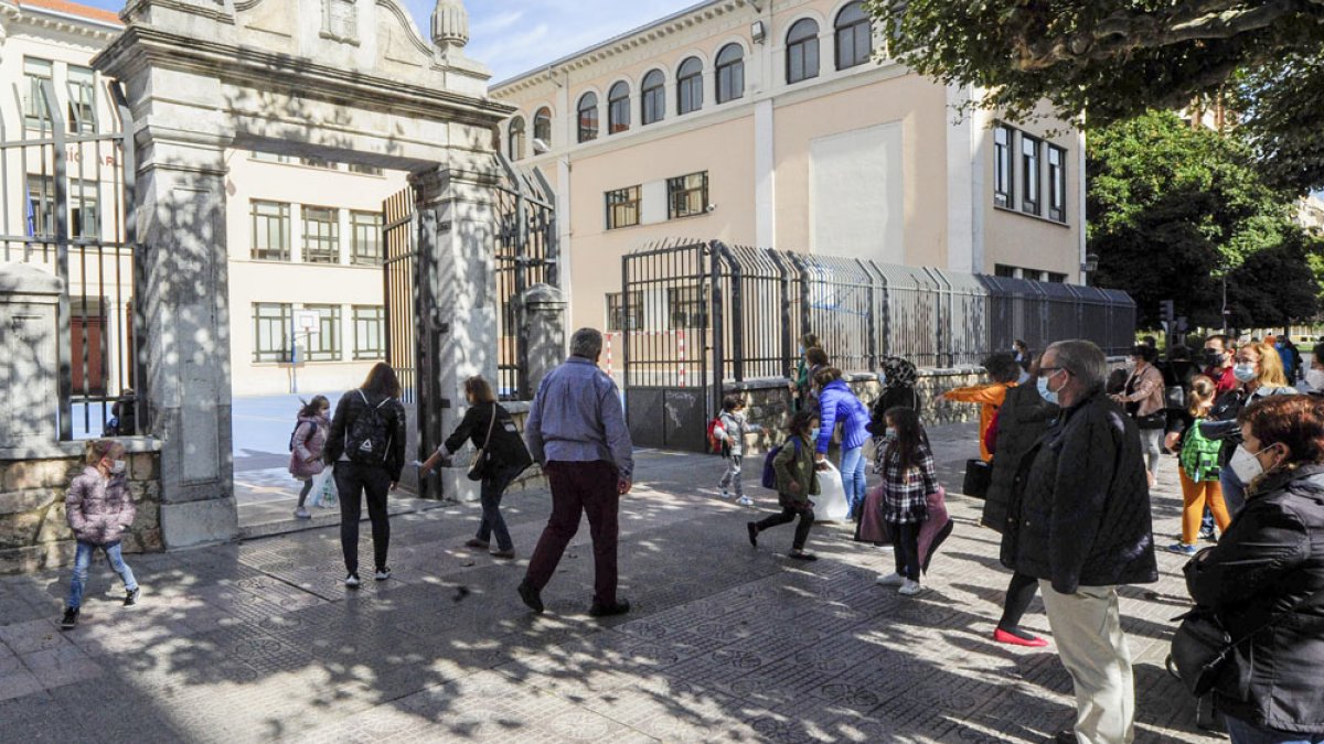 Imagen de la salida de un colegio. ISRAEL L. MURILLO