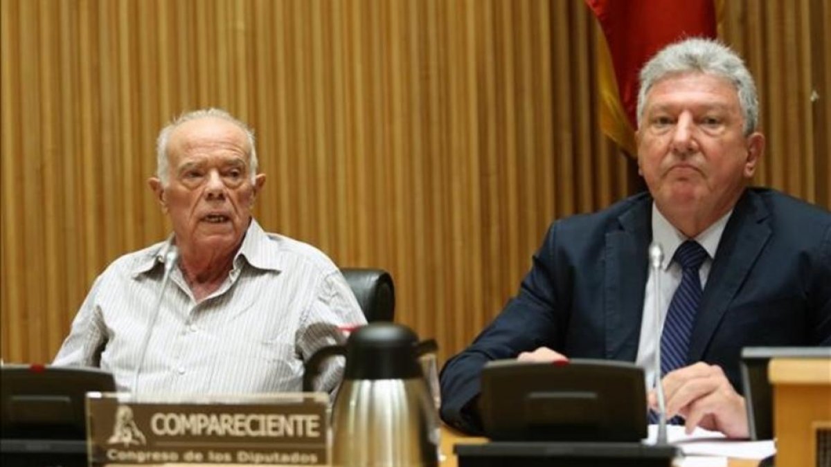 El extesorero del PP, Rosendo Naseiro, en la comisión de investigación sobre las finanzas conservadoras.-JUAN MANUEL PRATS