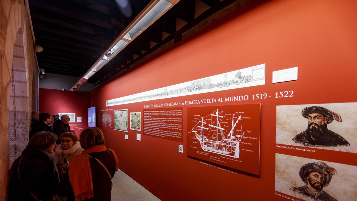 La muestra se inauguró oficialmente ayer y se podrá visitar en el Arco de Santa María hasta el 11 de junio. SANTI OTERO
