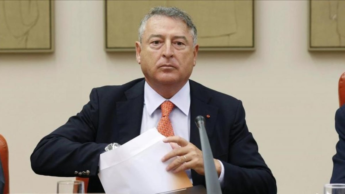 El presidente de RTVE, Jose Antonio Sanchez, durante su comparecencia ante la Comision de Presupuestos del Congreso para presentar las cuentas de la corporacion publica para el 2016.-Kiko Huesca