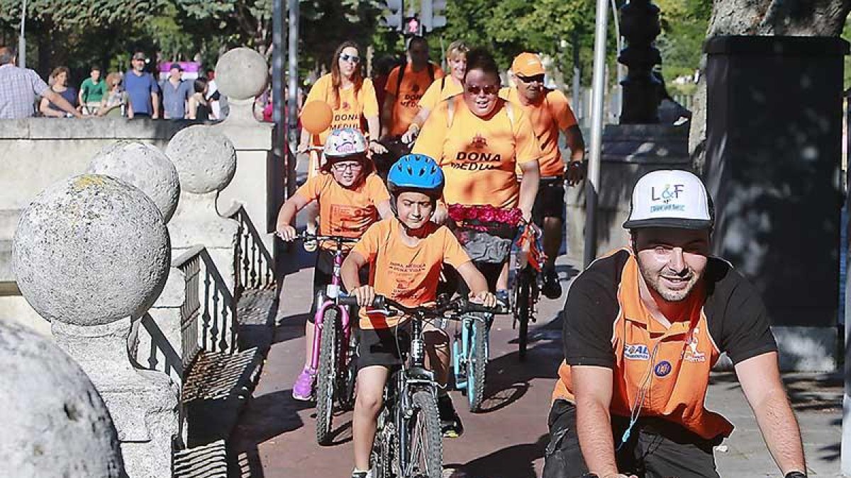 Daniel Carreño encabeza la bicicletada que le recibió en el centro.-RAÚL G. OCHOA