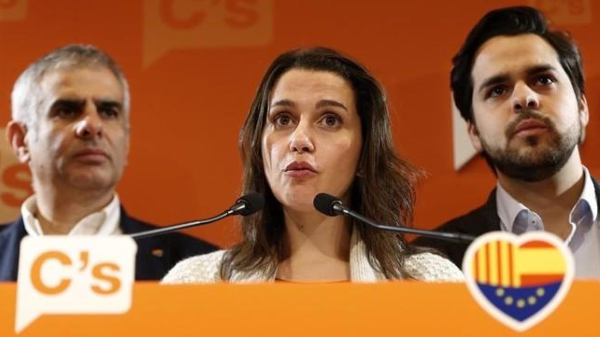 Fernando de Páramo (derecha), junto a Inés Arrimadas y Carlos Carrizosa.-EFE / ALEJANDRO GARCÍA