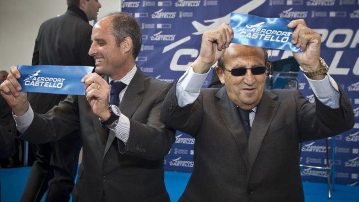Francisco Camps y Carlos Fabra, durante la inauguración del aeropuerto de Castellón.-MIGUEL LORENZO