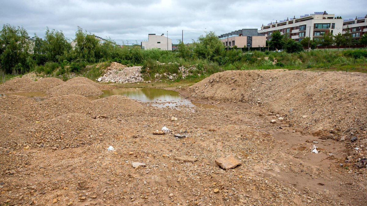 Una de las 52 escombreras que hay localizadas en la capital. SANTI OTERO