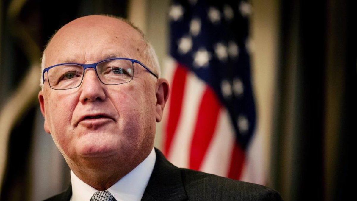 El nuevo embajador de los Estados Unidos en Holanda, Peter Hoekstra, durante su primera rueda de prensa en La Haya.-EFE