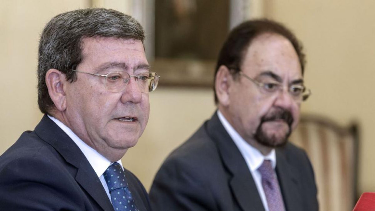 El presidente de la Diputación, César Rico, junto al máximo responsable de Sodebur, Ángel Guerra.-ISRAEL L. MURILLO