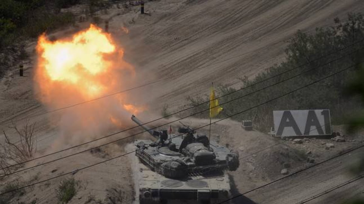 Un blindado surcoreano en unas maniobras el pasado mayo.-Foto: AFP